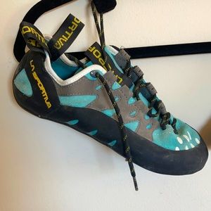 La sportive climbing shoes. Size 38.5 or us 6.5